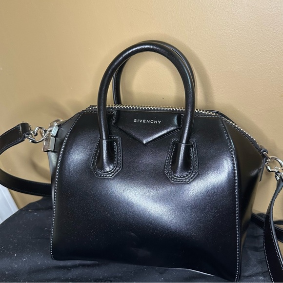 $1469  New Givenchy Mini Antigona Bag in Black Leather BB50TNB1R0 001 - Picture 3 of 16